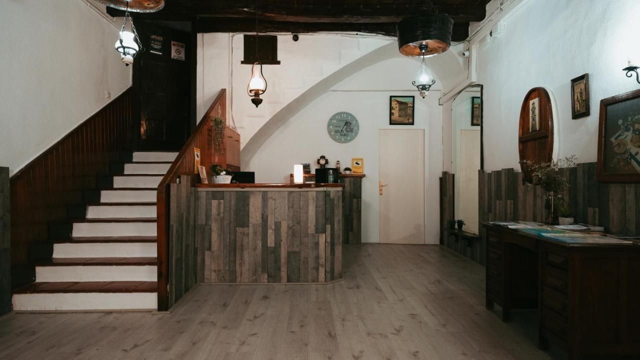 Hostal La Premsa Аренис де Мар Екстериор снимка